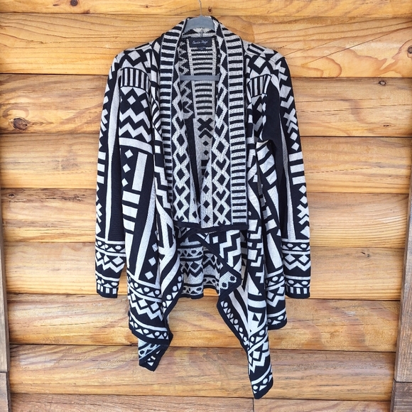 Tribal Sweater cardigan - Picture 2 of 11